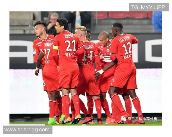 中超精彩对决尤文图斯大胜里昂逆转瞬间点燃全场激情