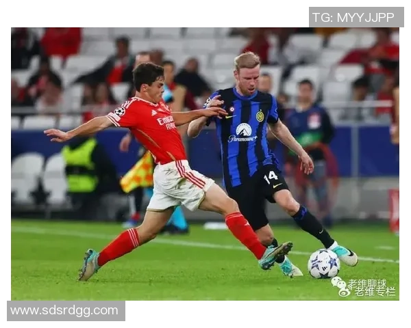 本菲卡与阿森纳友谊赛战平双方精彩瞬间引发全场热烈反响