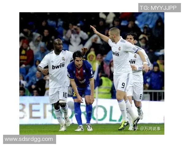 西甲精彩对决：里昂与热刺激战成平局全场沸腾集锦回顾