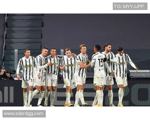 英超激战：尤文图斯大胜那不勒斯红牌事件引发全场热议