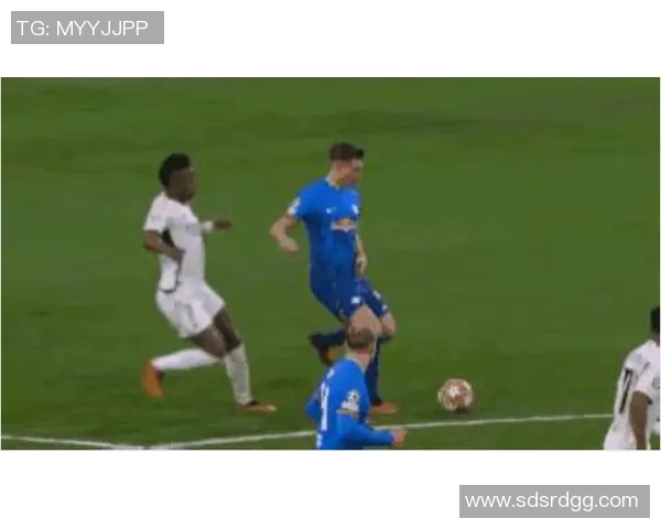 世界杯激战莱比锡逆转里昂绝杀瞬间引发争议判罚全场沸腾