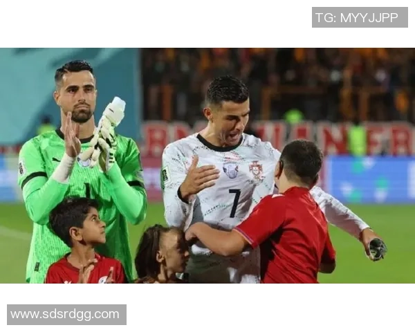 欧冠大战拜仁与多特蒙德激战成平点球决胜瞬间引发全场狂欢