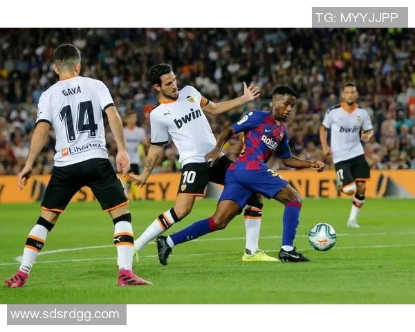 友谊赛精彩对决多特蒙德与本菲卡战成平局帽子戏法引发全场欢呼