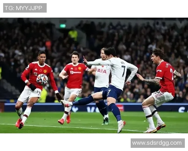 欧联杯曼城大胜热刺四球逆转精彩瞬间引发全场热烈欢呼