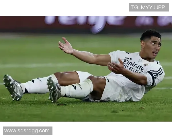 中超激战:多特蒙德3-0战胜皇马红牌事件引发全场热议与转会传闻 中超激战:多特蒙德3-0战胜皇马红牌事件引发全场热议与转会传闻