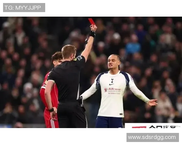 国米友谊赛小胜莱比锡红牌事件引发全场热议与讨论