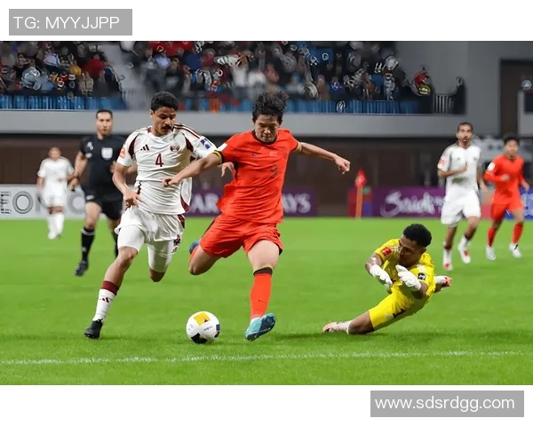 国米友谊赛狂胜里昂6-2神扑引发全场热议与争议判罚 国米友谊赛狂胜里昂6-2神扑引发全场热议与争议判罚