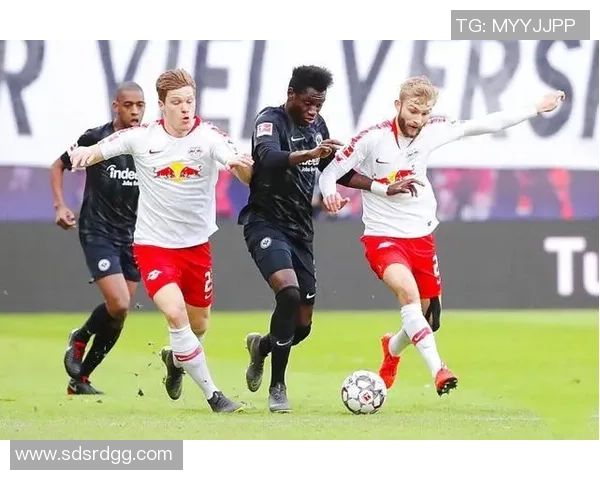 欧冠激战:本菲卡与莱比锡互交白卷战术解析与精彩瞬间回顾 欧冠激战:本菲卡与莱比锡互交白卷战术解析与精彩瞬间回顾