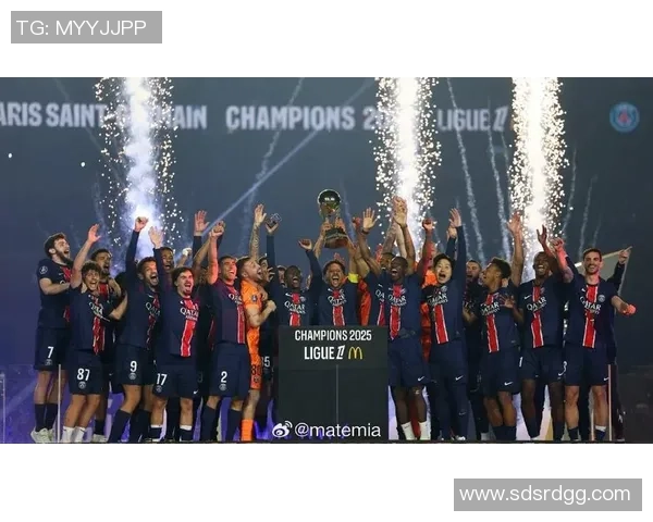 欧联杯精彩对决巴黎圣日耳曼逆转曼联全场沸腾战报解析