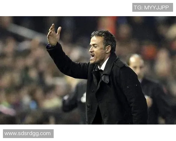 国王杯激战里昂与多特蒙德平局红牌争议引发全场热议 国王杯激战里昂与多特蒙德平局红牌争议引发全场热议