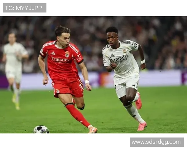 意甲赛场惊现冷门皇马逆转多特蒙德引发全场热议与焦点分析