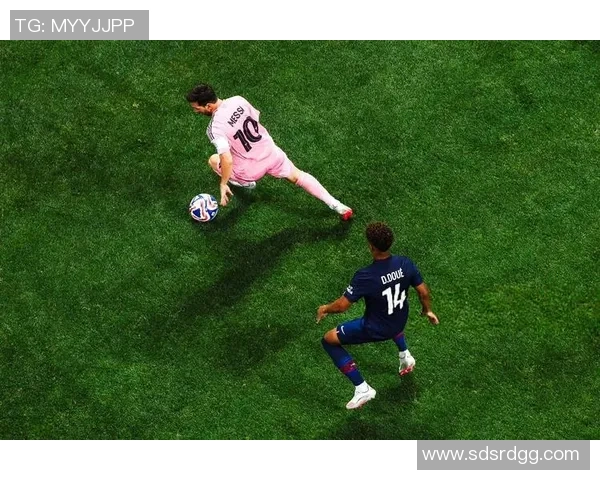 意甲赛场惊现冷门巴黎圣日耳曼逆转曼联引发全场狂欢 意甲赛场惊现冷门巴黎圣日耳曼逆转曼联引发全场狂欢