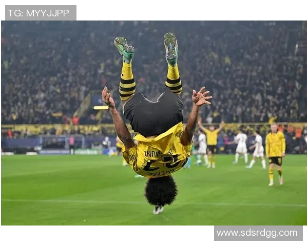 欧联杯精彩对决巴萨大胜多特蒙德乌龙球瞬间点燃全场激情