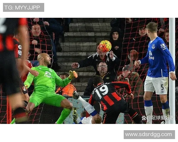 足总杯激战那不勒斯与切尔西1比1平神扑引发争议判罚引热议 足总杯激战那不勒斯与切尔西1比1平神扑引发争议判罚引热议