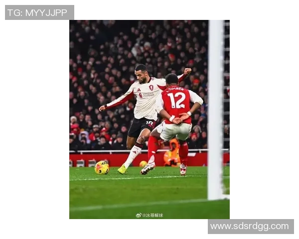 意甲激战：利物浦与阿森纳战平点球大战点燃全场激情