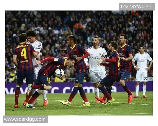 西甲经典对决:皇马与巴萨激战成平局战术解析引发热议 西甲经典对决:皇马与巴萨激战成平局战术解析引发热议