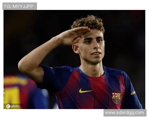 里昂主场大胜巴萨帽子戏法引发全场狂欢数据分析揭示比赛亮点 里昂主场大胜巴萨帽子戏法引发全场狂欢数据分析揭示比赛亮点